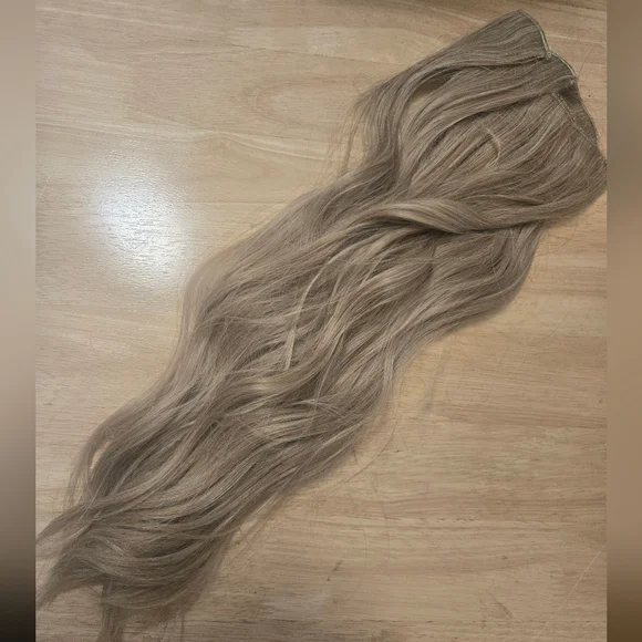 Clip In 20" Blonde On Blonde Extensions - Picture 1 of 5